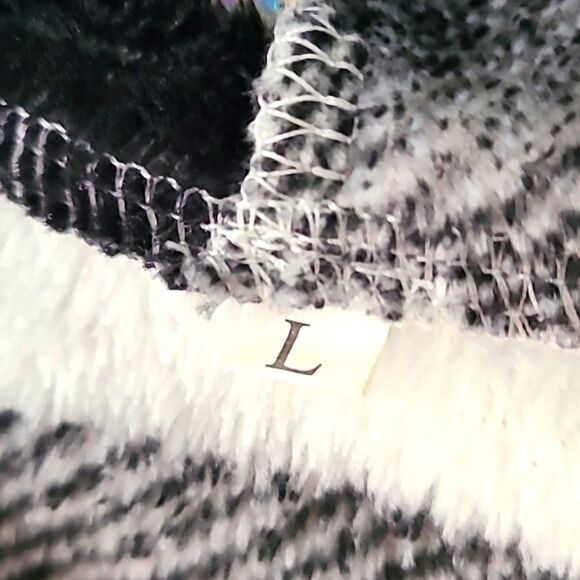 Black & White Checkered Fuzzy Hoodie Shirt, Size Large - Picture 8 of 9